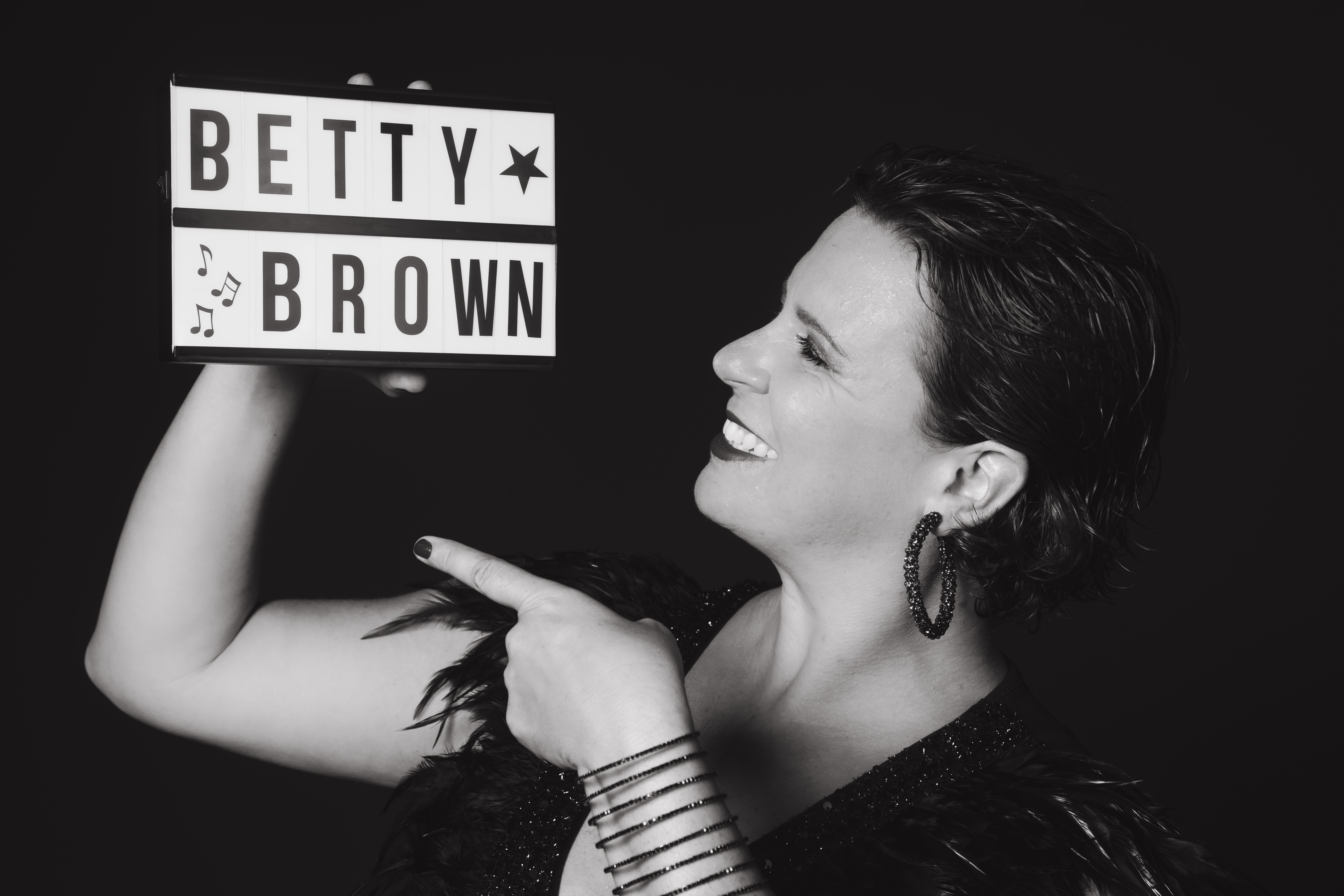 Betty Brown Singer - Cantante Solista