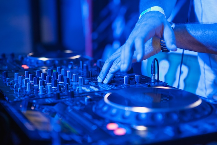 DJ LUIS SUAVE